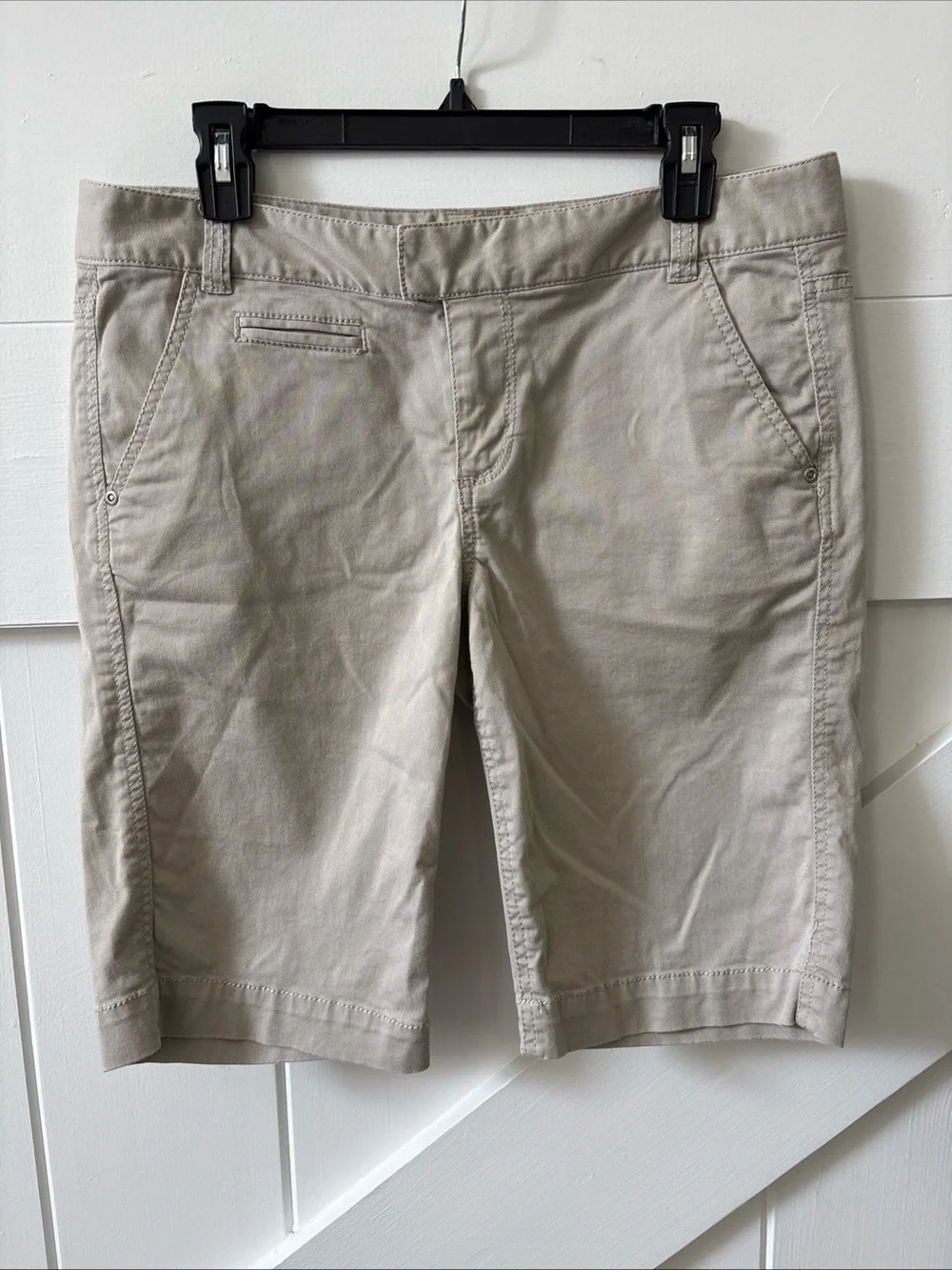 DKNY Womens Chino Bermuda Shorts Khaki Size 12 Mid Rise 11” Inseam Casual